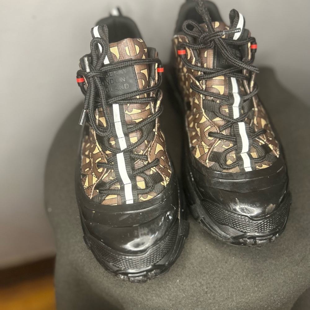 Burberry Monogram Print E-Canvas - image 1